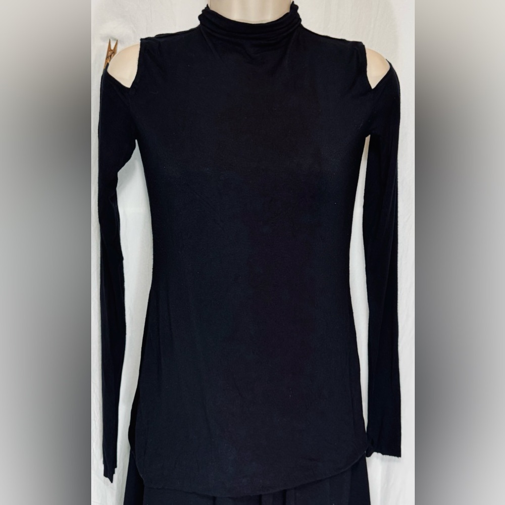 BAILEY 44 Cold Shoulder Top